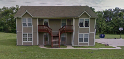 Across from Elementary - 2 bed, 1 bath with eat-in kitchen and laundry in unit