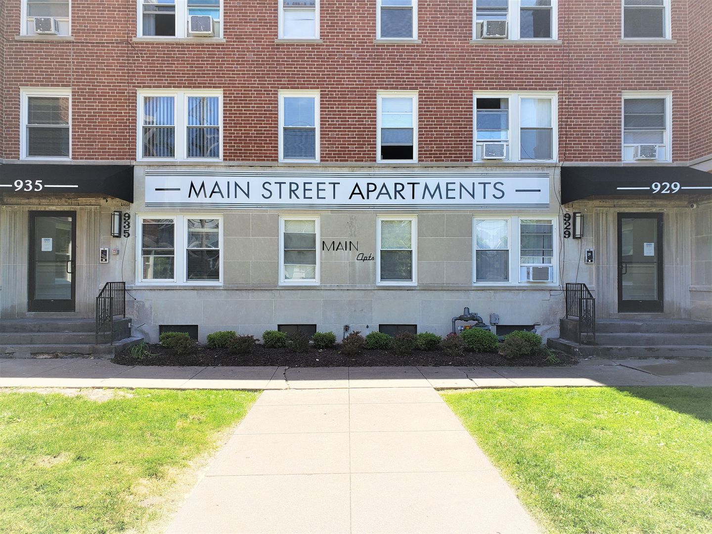 929 North Main Street, Rockford, IL 61103